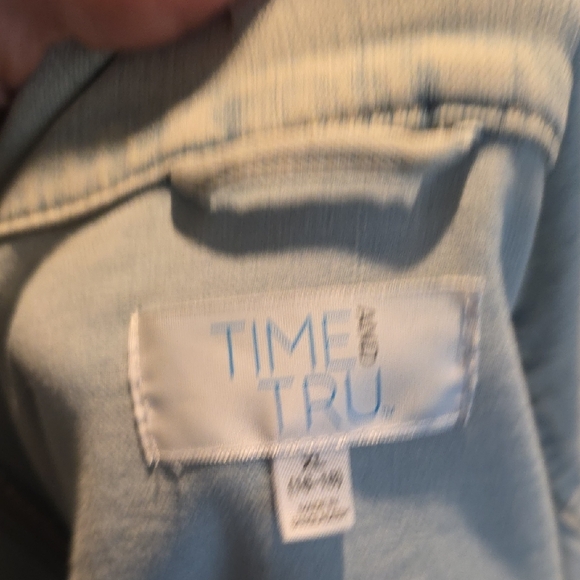 Time and Tru Light Wash Denim Jacket - Picture 5 of 5